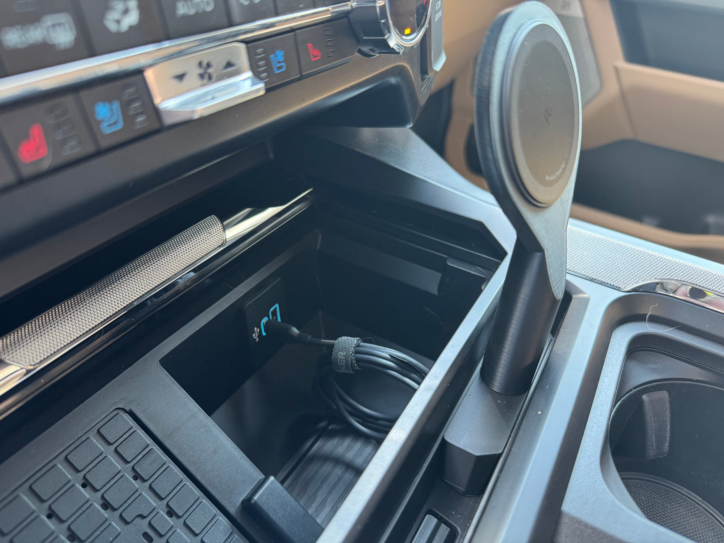 2023+ Ford Super Duty MagSafe Car Charging Stand